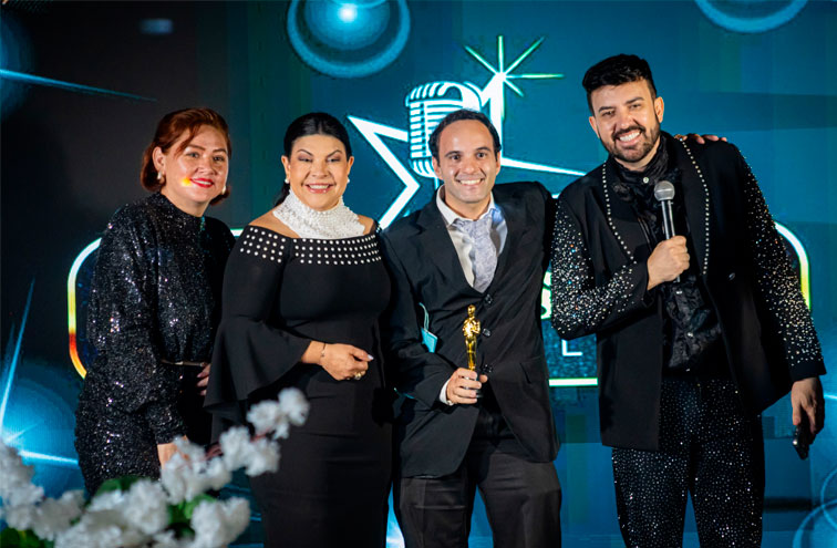 Edu Silvera vence quarta edição do Prêmio Promessa Gospel na categoria artista talento e se torna o cantor mais premiado do evento